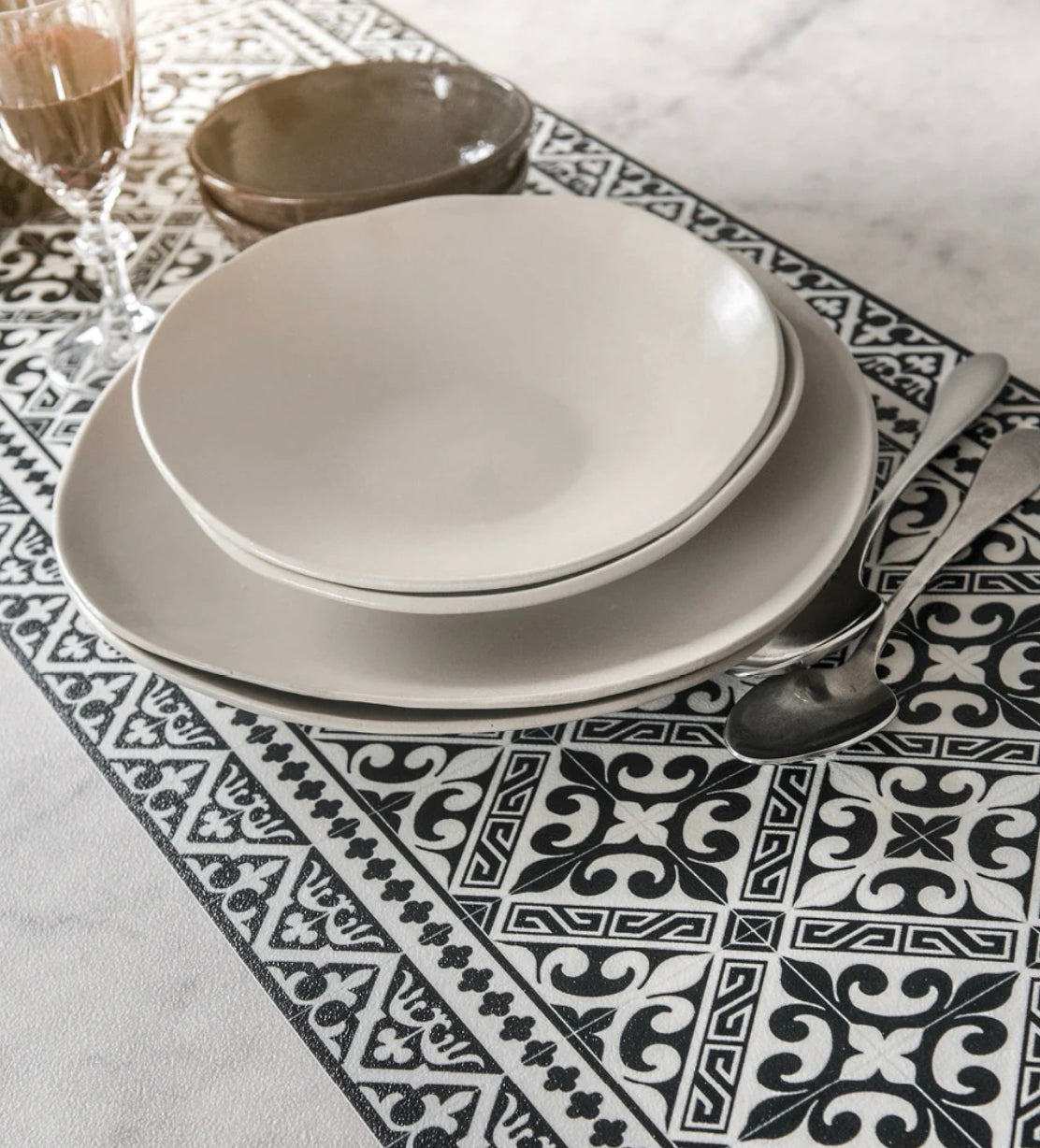 dining_table_tablecloth