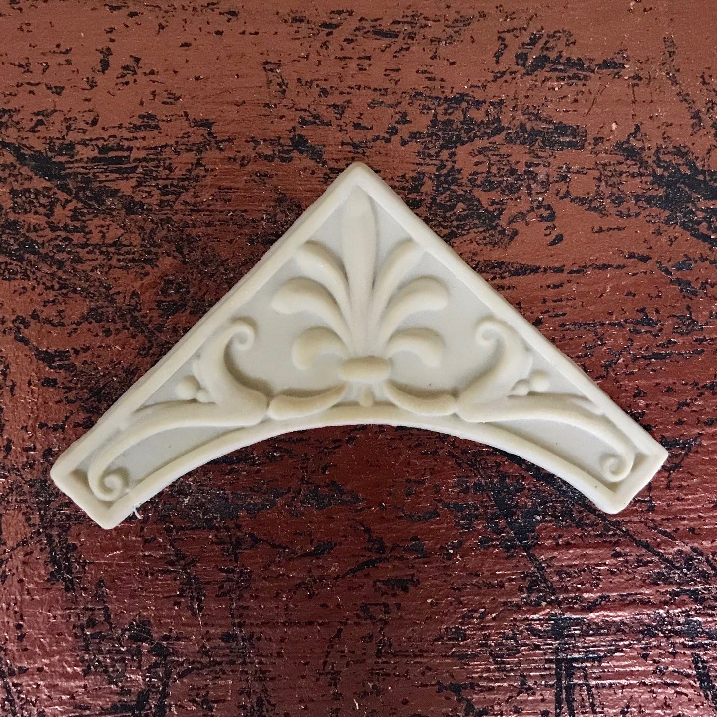 Fleur de Lis Corner